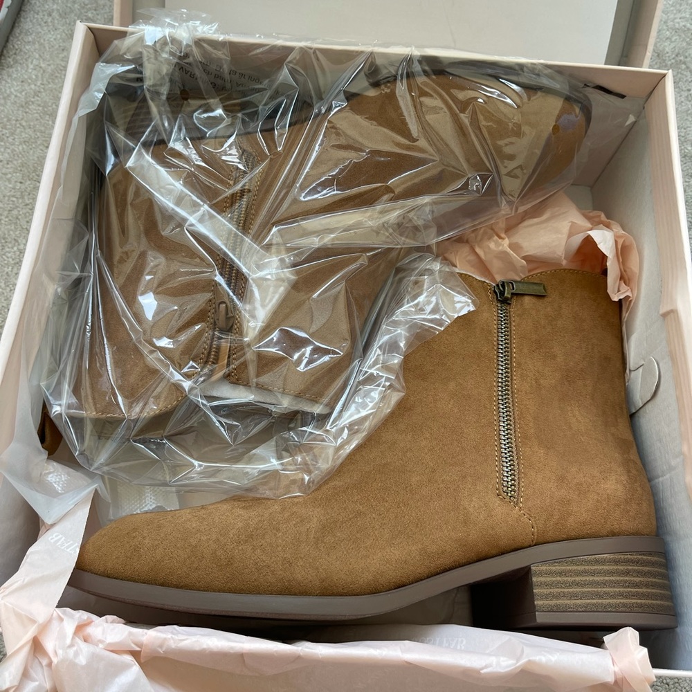 Camel color Boots Brand New in Box